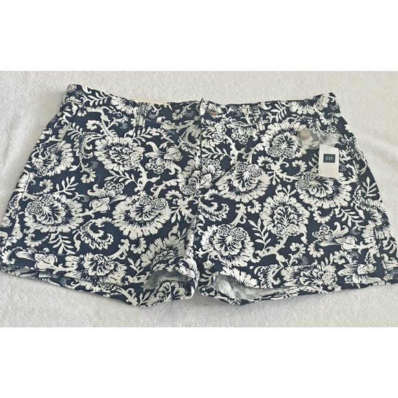 GAP Pants - Gap Khakis The Girlfriend 4 Inch Inseam Floral Navy Blue/White Shorts Size 8 NWT